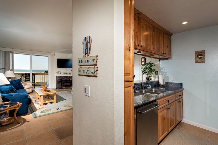 Beautiful West-facing Beach Condo With Inside Ocean Views! 762 Sq Ft - Oceanside, CA