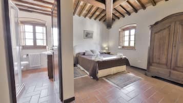 9 habitaciones, caja de seguridad en la habitación y escritorio
