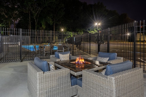 Holiday Inn Express & Suites Atlanta Airport NE - Hapeville  by IHG