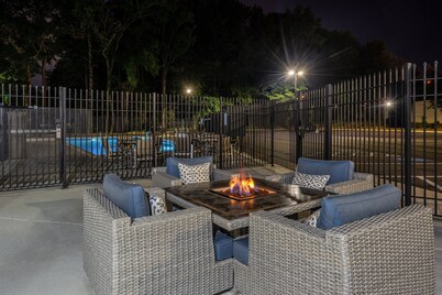 Holiday Inn Express & Suites Atlanta Airport NE - Hapeville  by IHG