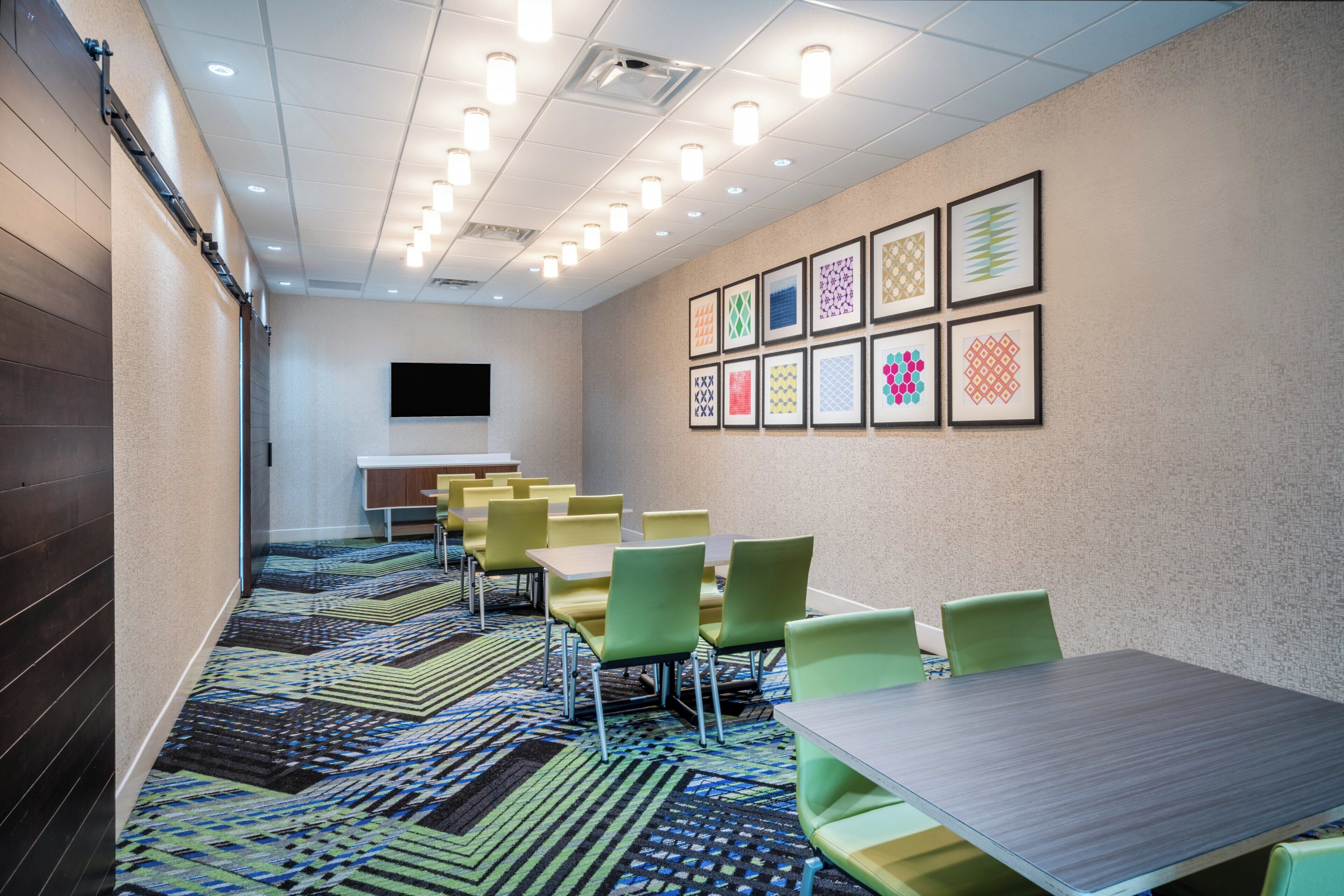 Photo - Holiday Inn Express & Suites Atlanta Airport NE - Hapeville  by IHG