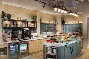Free daily buffet breakfast - Staybridge Suites Dundee by IHG (Dundee)