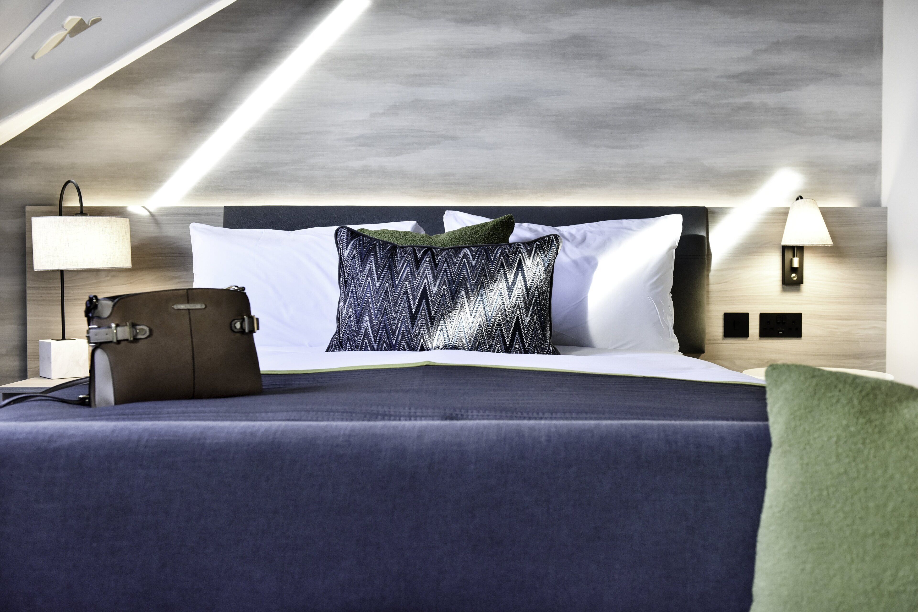 studio suite, 1 king bed, kitchen | egyptian cotton sheets, premium bedding, in-room safe