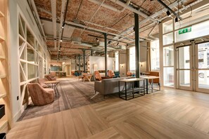 Lobby sitting area - Staybridge Suites Dundee by IHG (Dundee)