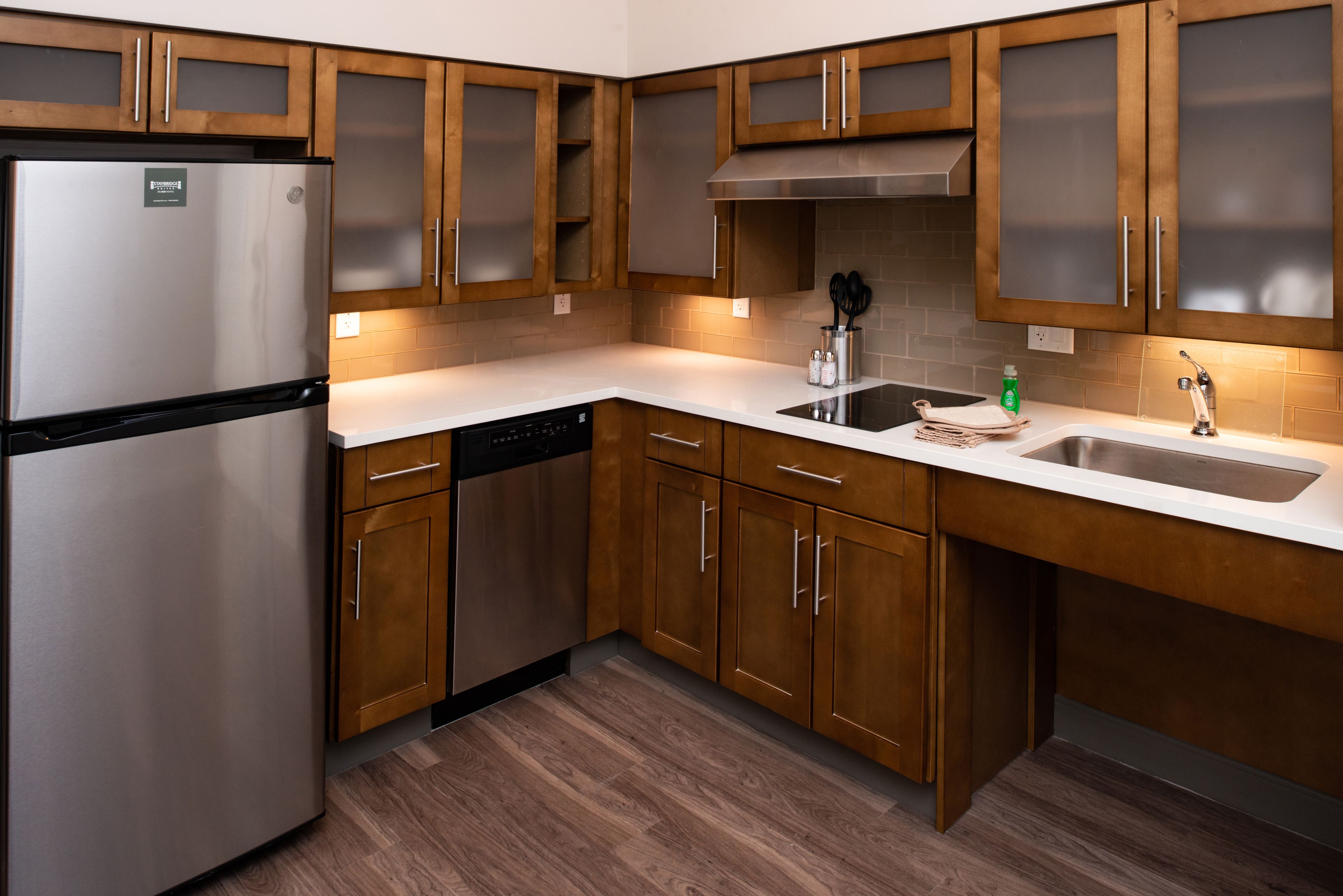 fridge, microwave, stovetop, dishwasher