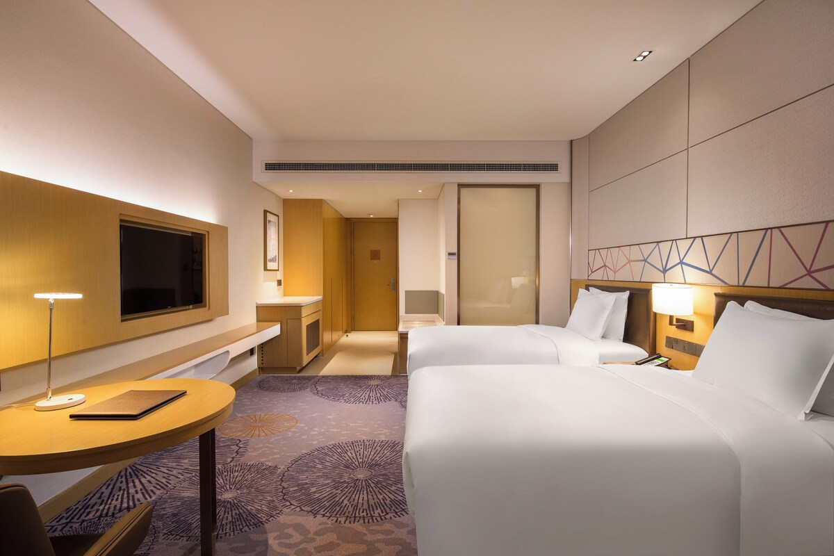 Down comforters, minibar, in-room safe, desk