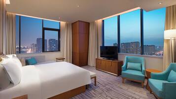 Suite, 1 Bedroom, Club Lounge Access (Lounge Access) | Down comforters, minibar, in-room safe, desk