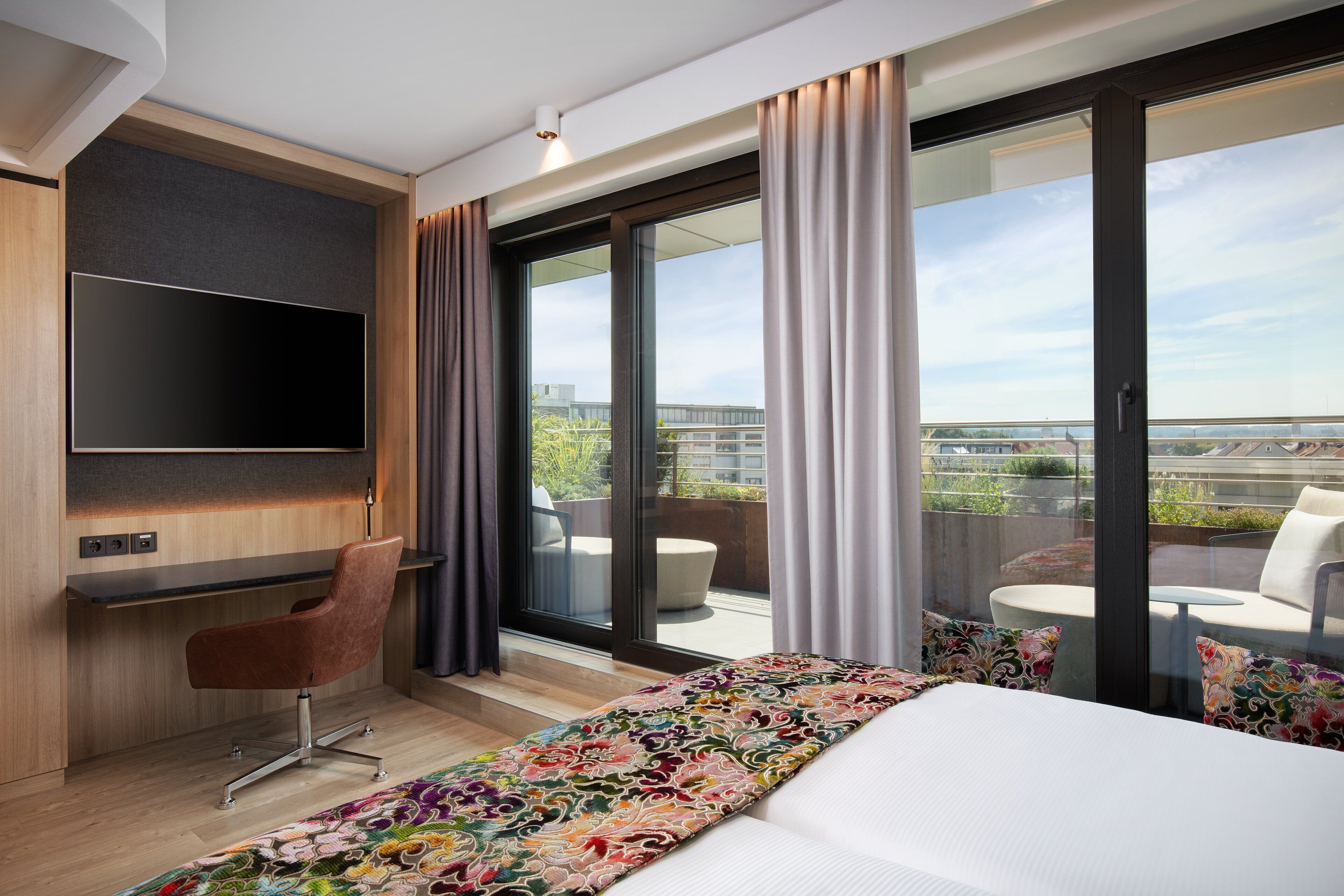 Premium-Zimmer, 1 King-Bett, Balkon | Minibar, Zimmersafe, Schreibtisch, laptopgeeigneter Arbeitsplatz
