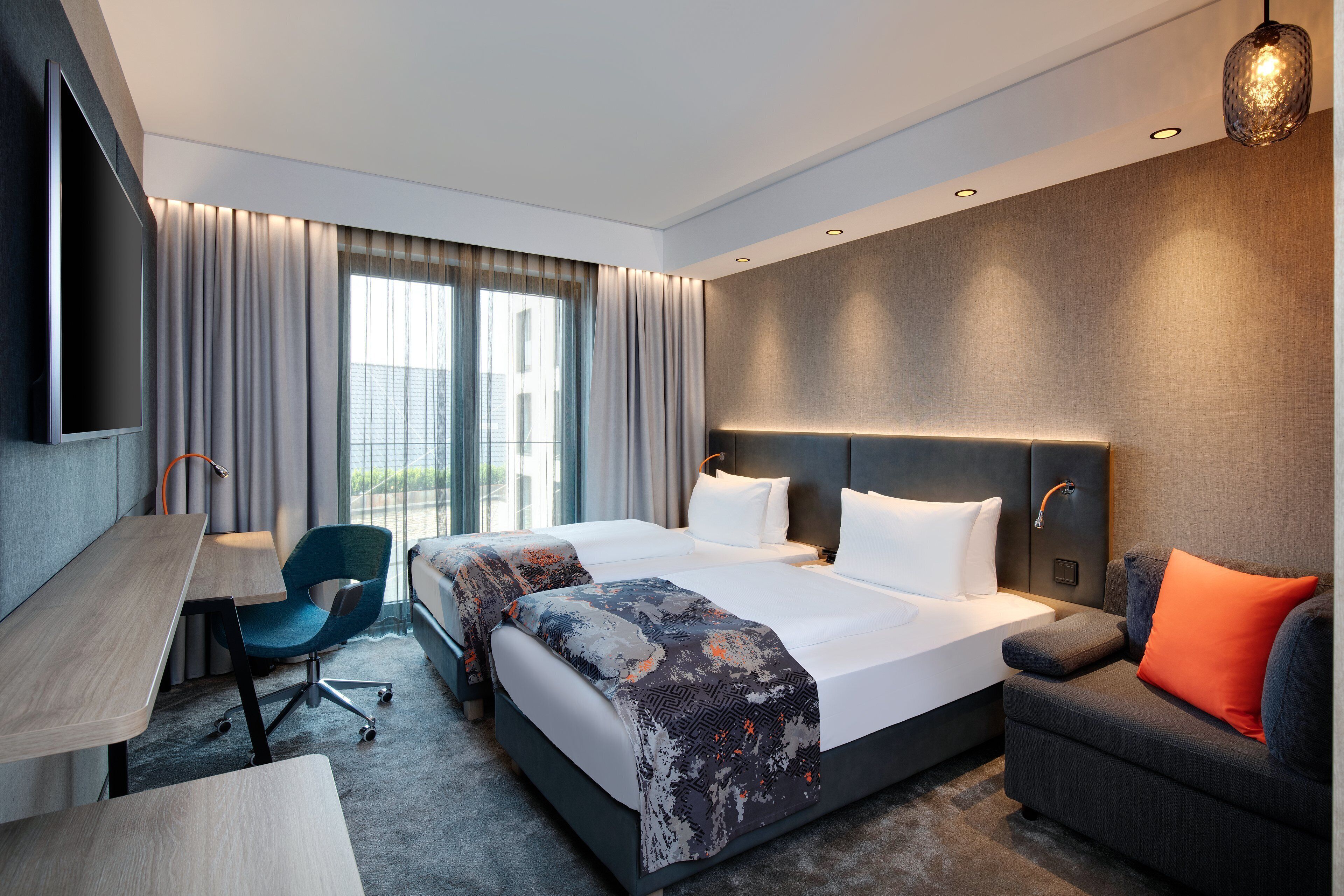 standard room, 2 single beds | minibar, in-room safe, desk, laptop workspace