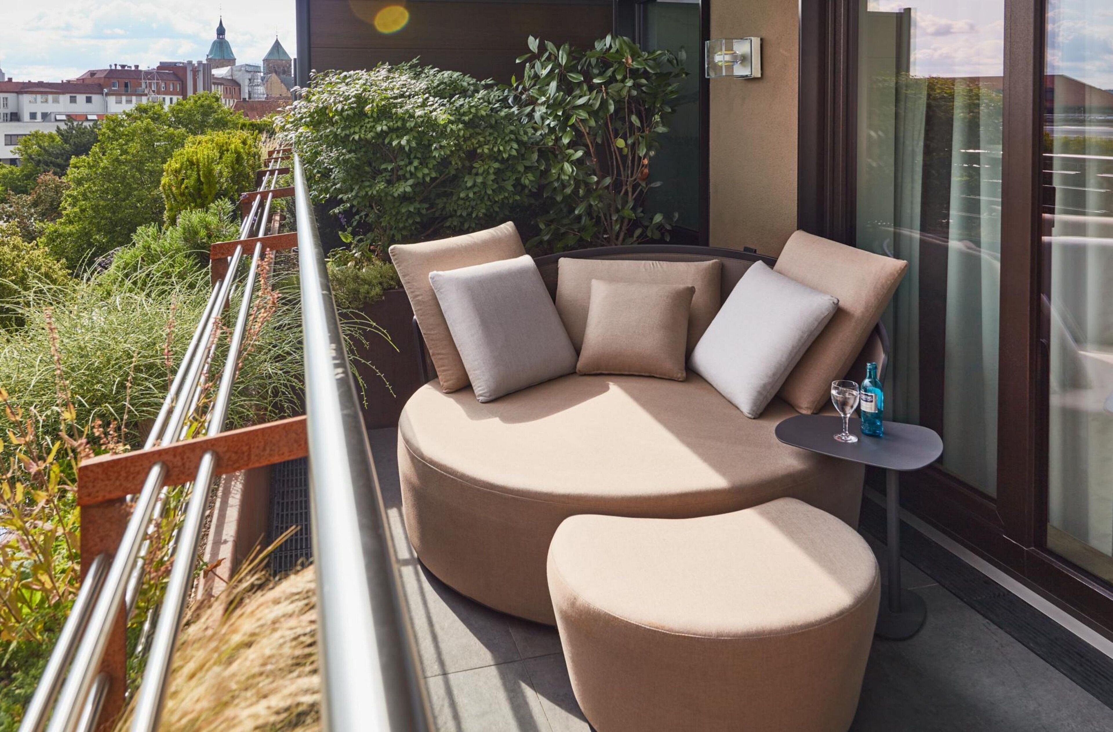 Suite, 1 King-Bett, Balkon | Minibar, Zimmersafe, Schreibtisch, laptopgeeigneter Arbeitsplatz