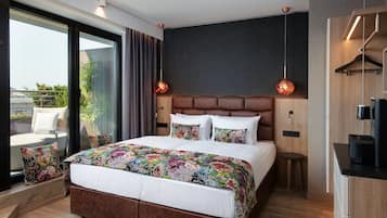 Premium-Zimmer, 1 King-Bett, Balkon | Minibar, Zimmersafe, Schreibtisch, laptopgeeigneter Arbeitsplatz