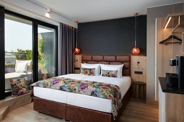 Premium-Zimmer, 1 King-Bett, Balkon | Minibar, Zimmersafe, Schreibtisch, laptopgeeigneter Arbeitsplatz