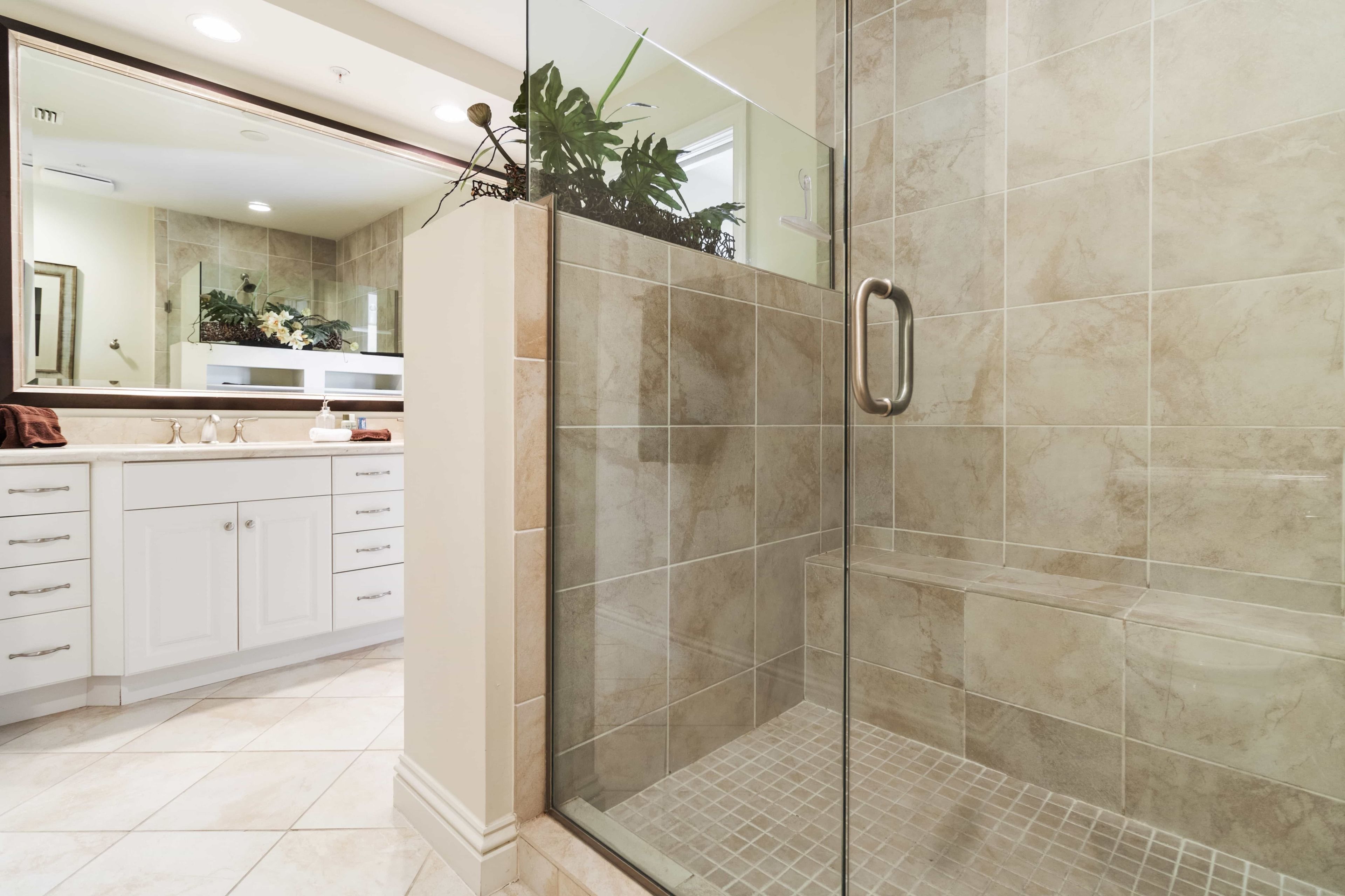 5068 Annunciation Circle, Unit 4304 | Bathroom | Towels