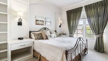 5080 Annunciation Circle, Unit 1205 | 2 bedrooms, iron/ironing board, free WiFi, bed sheets