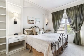 5080 Annunciation Circle, Unit 1205