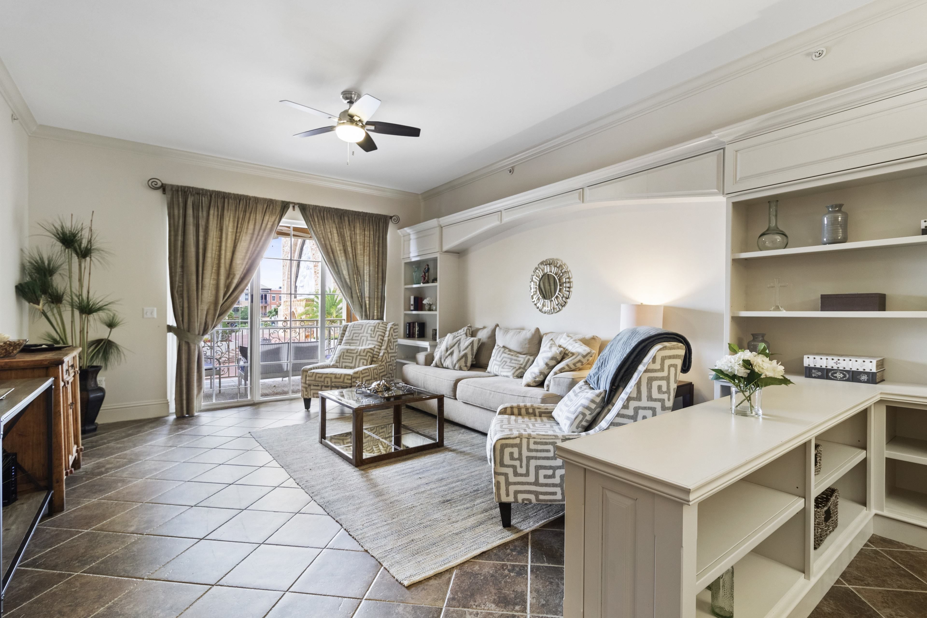5080 Annunciation Circle, Unit 1205 | Living area