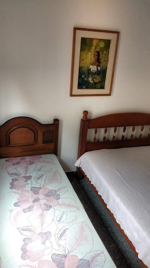 3 bedrooms, desk, WiFi, wheelchair access