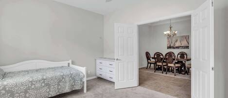 4 bedrooms, iron/ironing board, WiFi, bed sheets