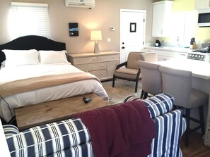 Iron/ironing board, free WiFi, bed sheets