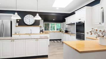 Køleskab, mikrobølgeovn, ovn, opvaskemaskine