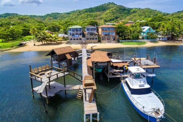 Turtle Casa's AMAZING dock, shared only with our two neighbors.