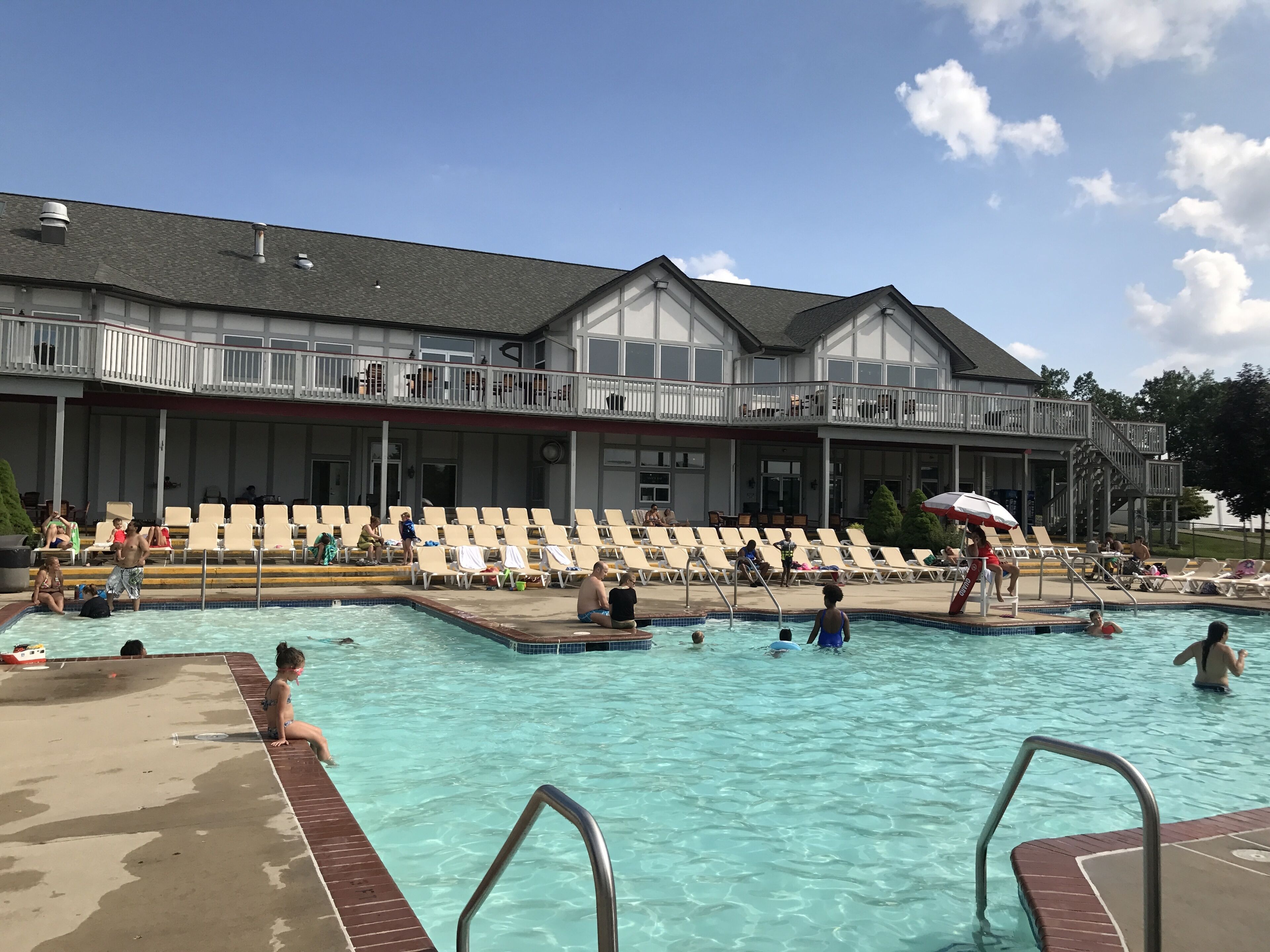 Piscine couverte, piscine extérieure