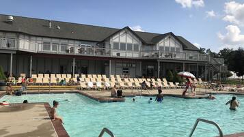 Piscine couverte, piscine extérieure