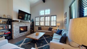 TV, fireplace - Snowcreek Resort Vacation Rental 1531 (Mammoth Lakes)