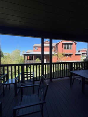Outdoor dining - Snowcreek Resort Vacation Rental 1531 (Mammoth Lakes)