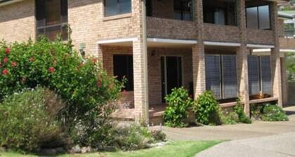 Ground level studio in Dalmeny Shores