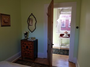 2 bedrooms, iron/ironing board, WiFi, bed sheets - Maids' Quarters - Coragulac House  (Coragulac)