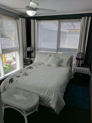 1 camera, ferro/asse da stiro, lenzuola