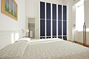 2 habitaciones, tabla de planchar con plancha, cuna de viaje y wifi