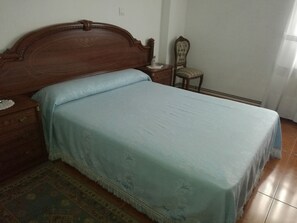 3 Schlafzimmer, Schreibtisch, Bügeleisen/Bügelbrett, kostenloses WLAN