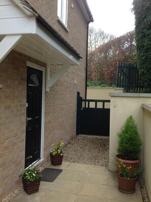 Exterior detail - Oxford Apartments 2 - Modern, beautiful Apartment fully furnished with parking (Oxford)