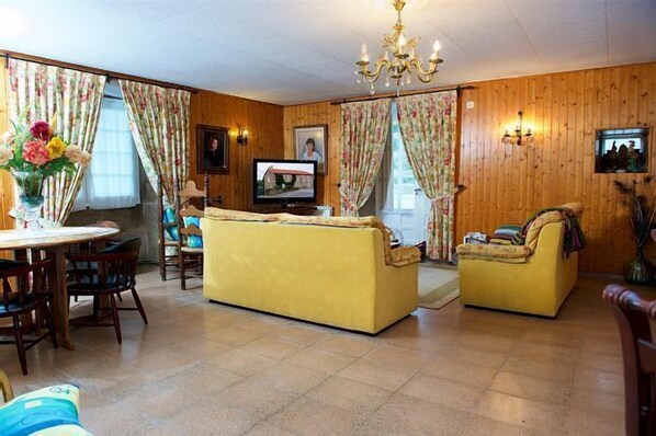 TV, fireplace, DVD player, table football