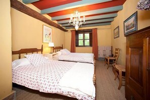 8 Schlafzimmer, Schreibtisch, Bügeleisen/Bügelbrett, WLAN