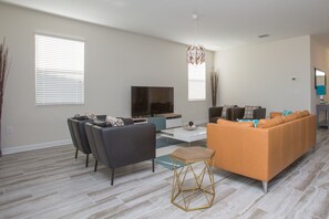 TV - Discovery the Oasis in Championsgate. Amazing 6Bed/6Bath (ChampionsGate)