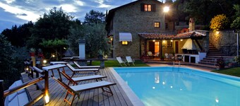 Villa immersed in the nature, relax and privacy, private pool and garden