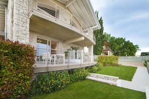 Terrace/patio - GREAT LAKE VIEW - PRIVATE GARDEN - JACUZZI (Torri del Benaco)