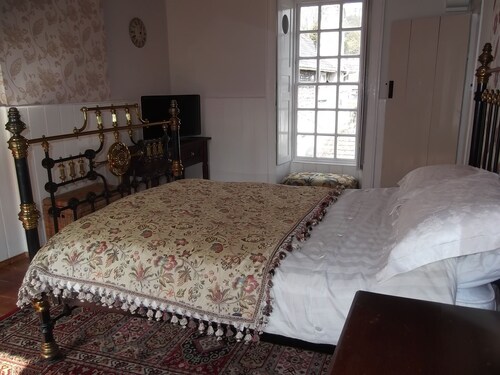 Private Annex to Manor Sleeps 6