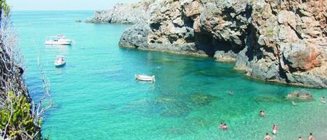 Plage à proximité, chaises longues