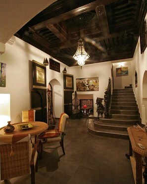 Dining - An art lover's home located in the best part of the Marrakech Medina (Medina)