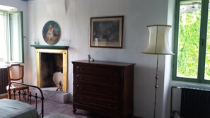 2 bedrooms, desk, iron/ironing board, travel crib