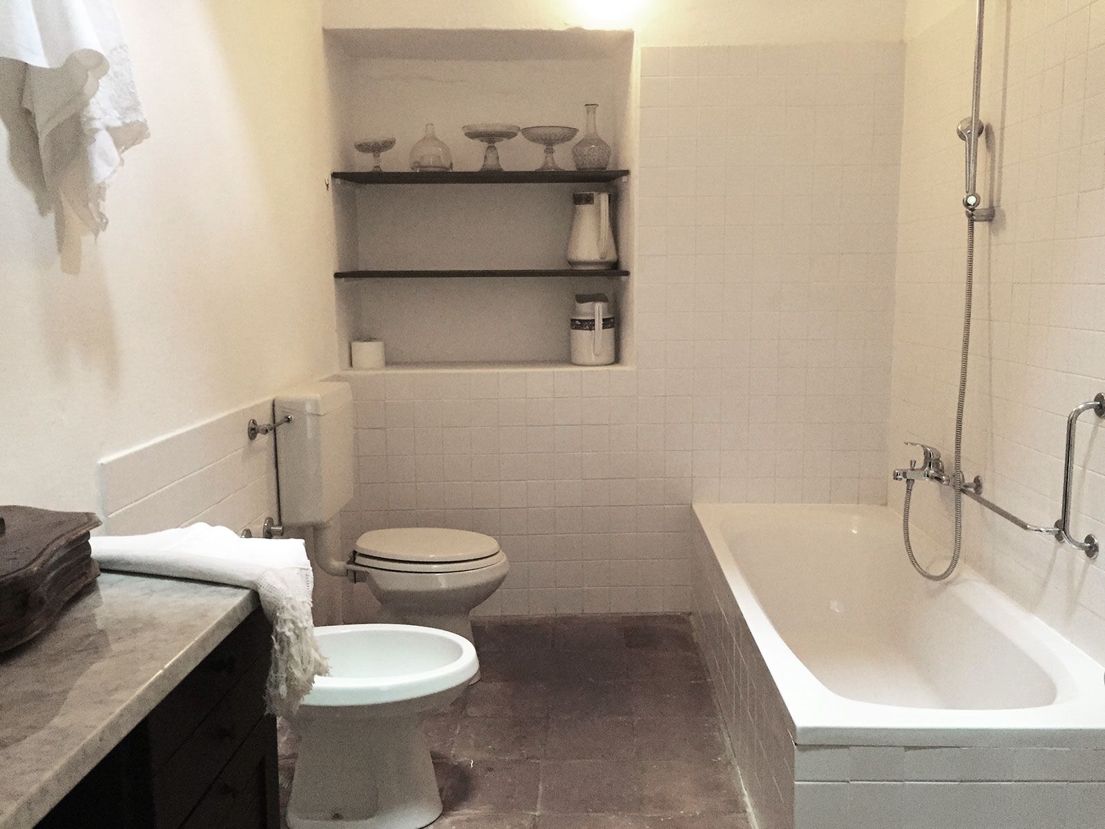 Badewanne, Haartrockner, Bidet, Handtücher