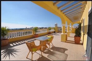 Outdoor dining - Luxury villa with private swimming pool near Carvoeiro (Carvoeiro)