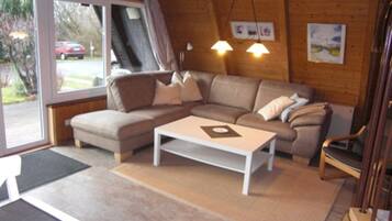 Fernseher, Kamin, Stereoanlage