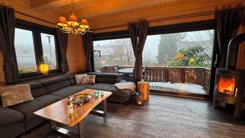 Smart-TV, Kamin, DVD-Player, Stereoanlage