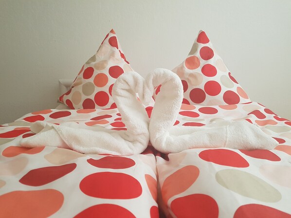 1 bedroom, iron/ironing board, internet, bed sheets