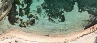 CHARLES Villa panoraamanäköala merelle, kävelymatka rannalle, 16 hlöä.